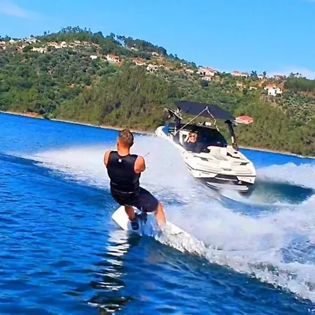 Wakevilla & Wakeschool
